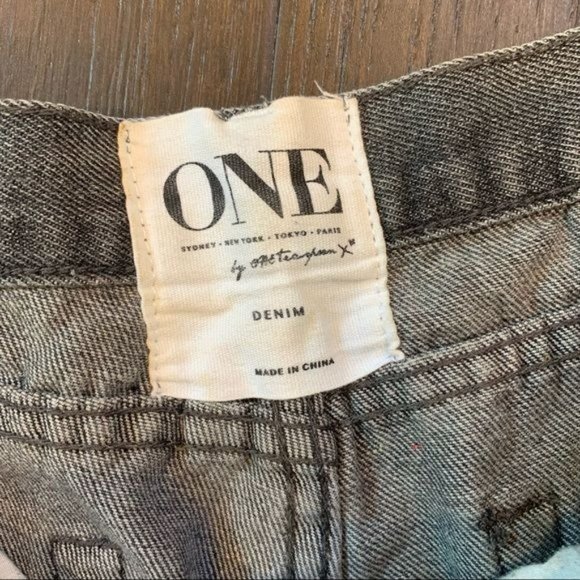 One Teaspoon Phantom Grey Chargers Distressed Mid Rise Denim Shorts 26 - Picture 8 of 11